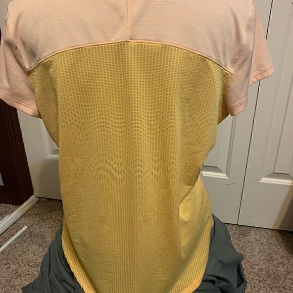 Under Armour Womens HeatGear XL Yellow/Peach - Picture 3 of 5